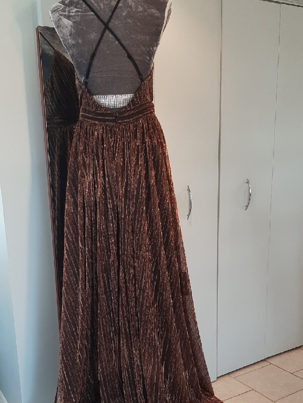 NWTπle chateauπGOLD METALLIC Brown Pleated Plung V-Neck OPEN BACK Maxi Sz M - Picture 7 of 12